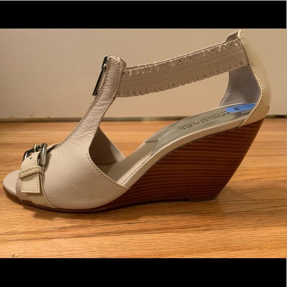 Michael Michael Kors cream wedge heeled sandals - Picture 2 of 2